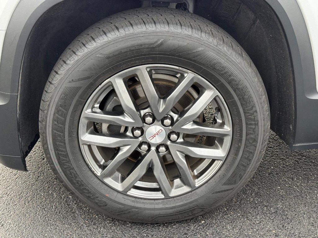 GMC Acadia Vehicle Full-screen Gallery Image 07