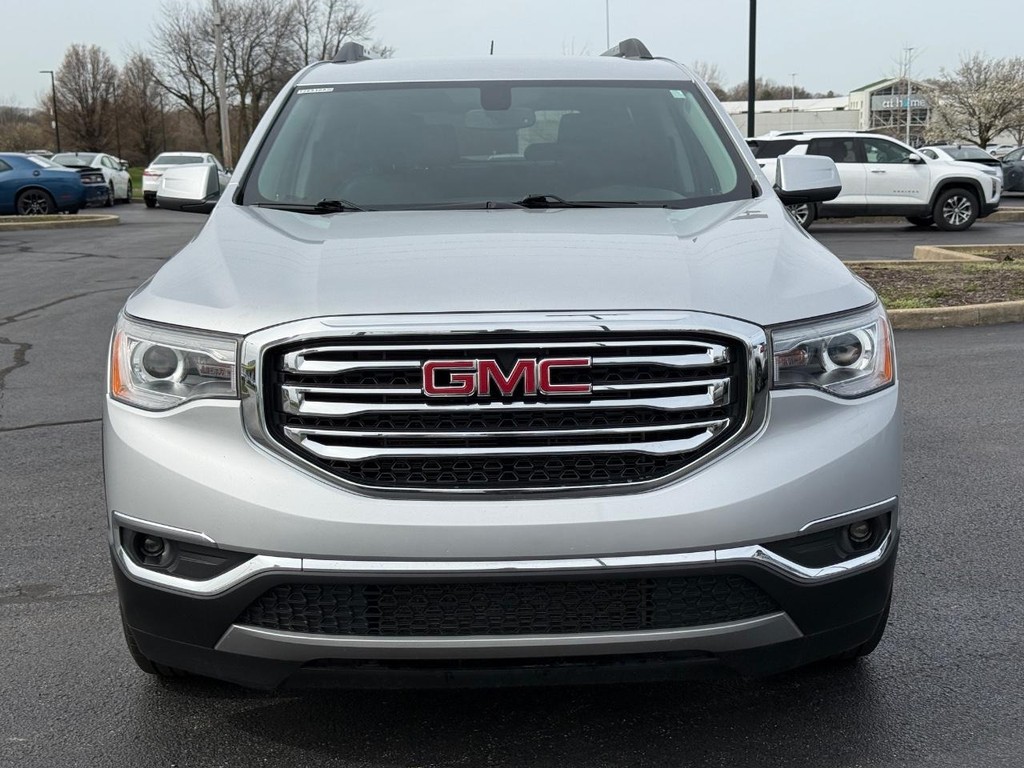 GMC Acadia Vehicle Full-screen Gallery Image 09