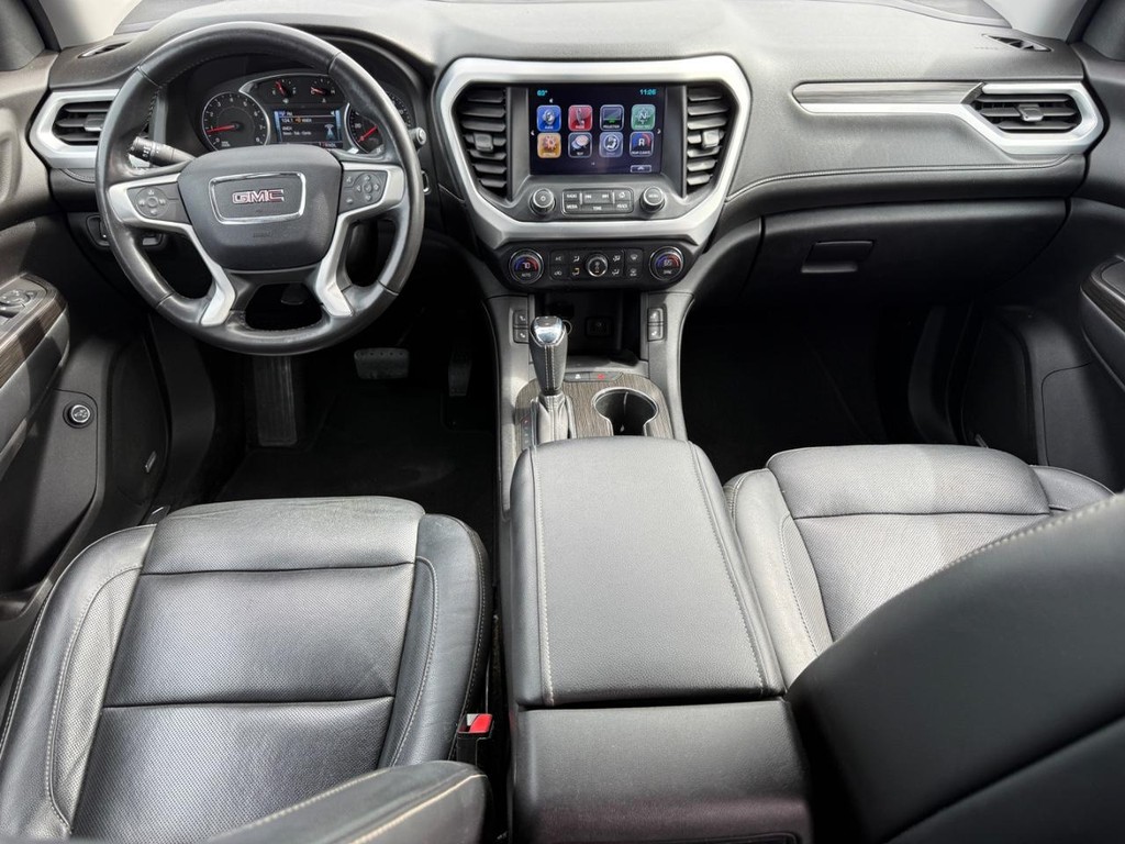 GMC Acadia Vehicle Full-screen Gallery Image 12