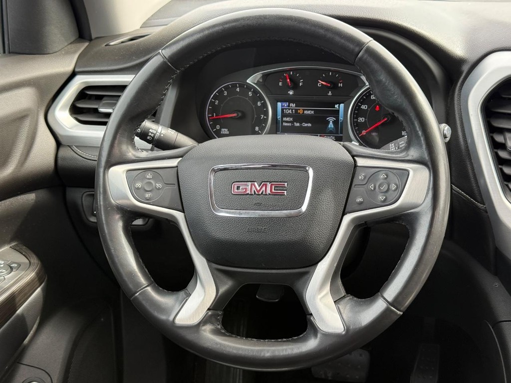 GMC Acadia Vehicle Full-screen Gallery Image 13
