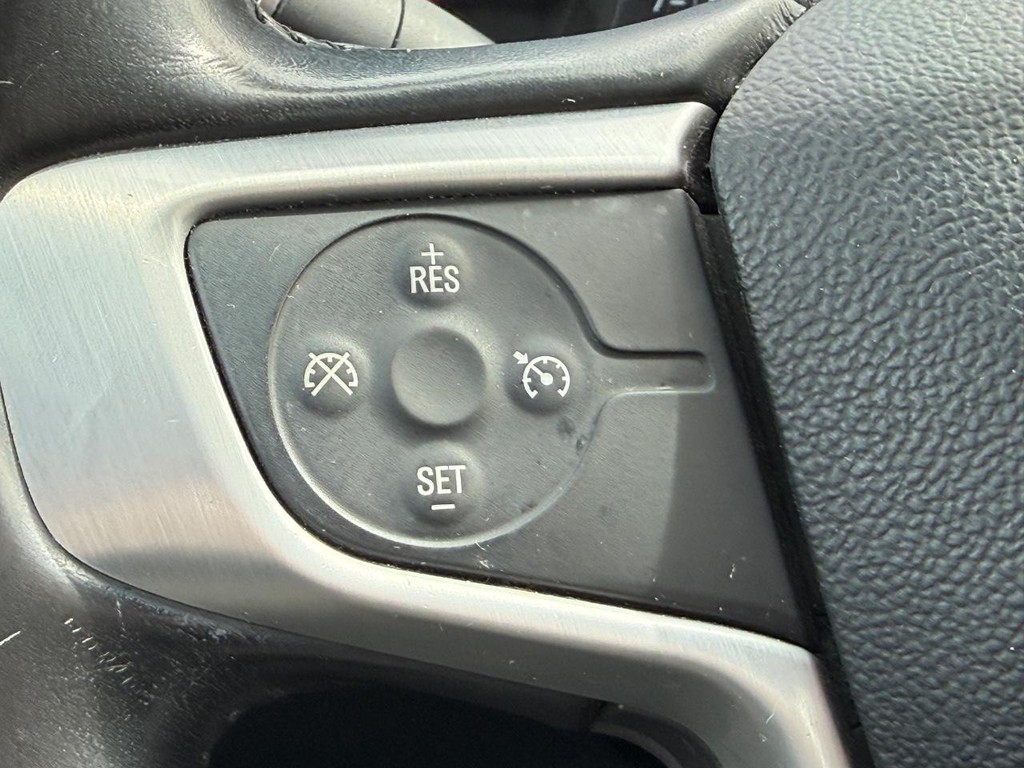 GMC Acadia Vehicle Full-screen Gallery Image 14