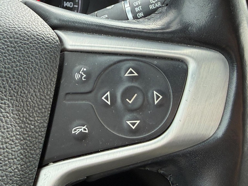 GMC Acadia Vehicle Full-screen Gallery Image 15