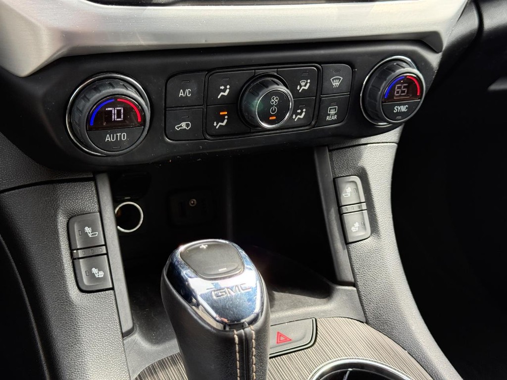 GMC Acadia Vehicle Full-screen Gallery Image 19