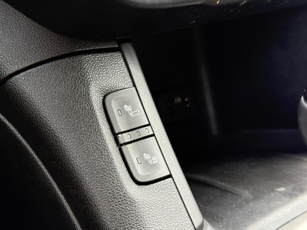 GMC Acadia Vehicle Full-screen Gallery Image 20