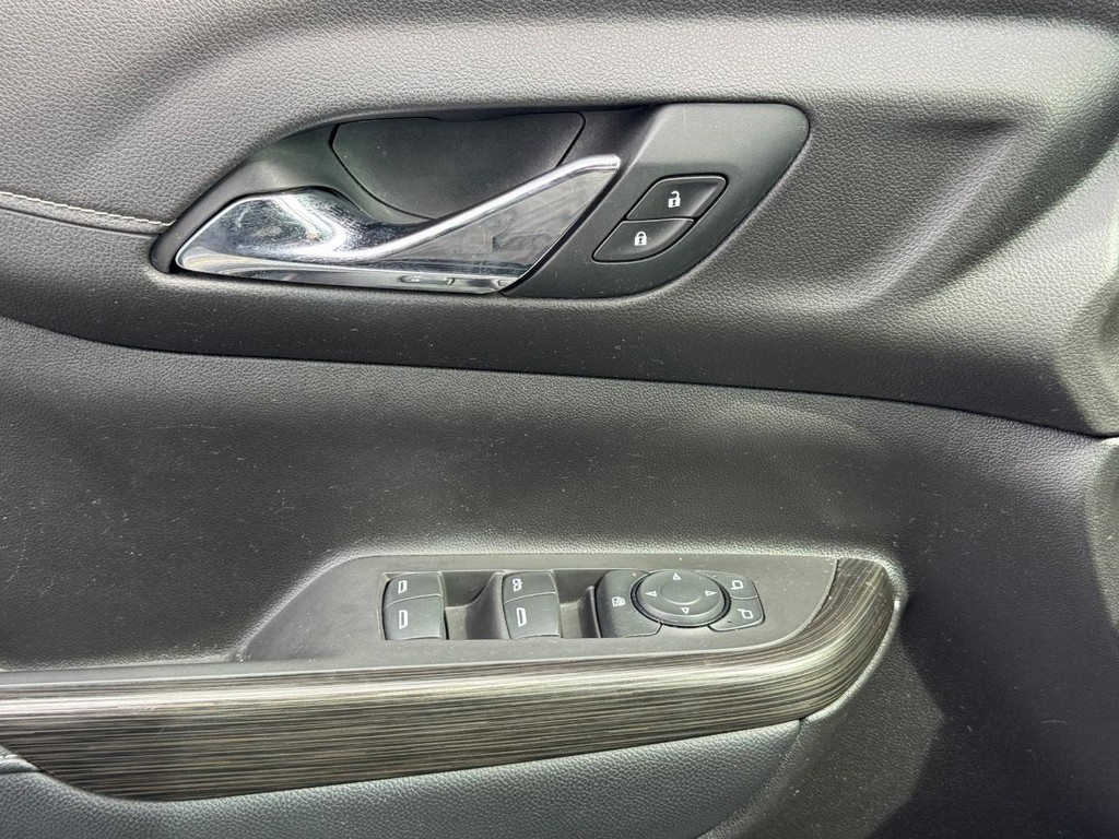 GMC Acadia Vehicle Full-screen Gallery Image 24