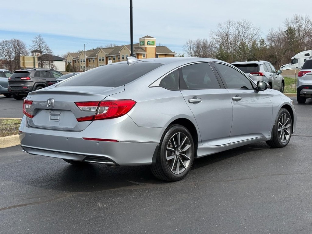 Honda Accord Sedan Vehicle Full-screen Gallery Image 03