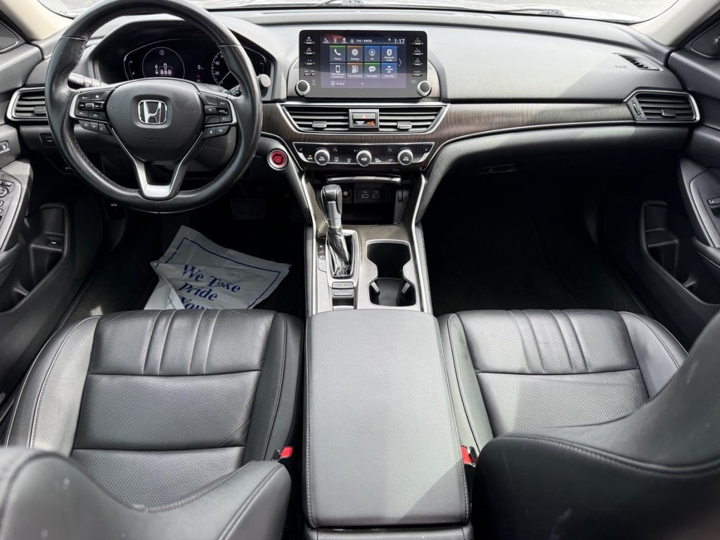 Honda Accord Sedan Vehicle Full-screen Gallery Image 12