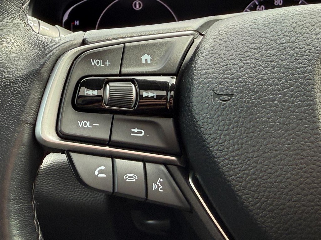 Honda Accord Sedan Vehicle Full-screen Gallery Image 14