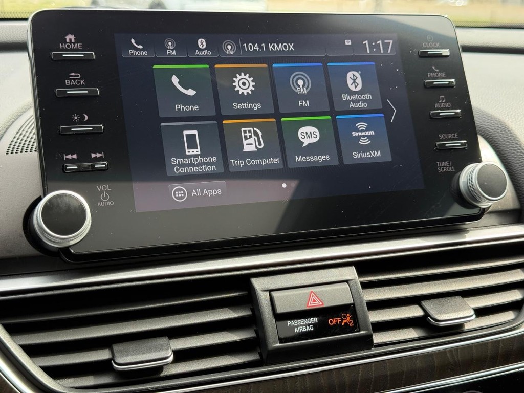 Honda Accord Sedan Vehicle Full-screen Gallery Image 16