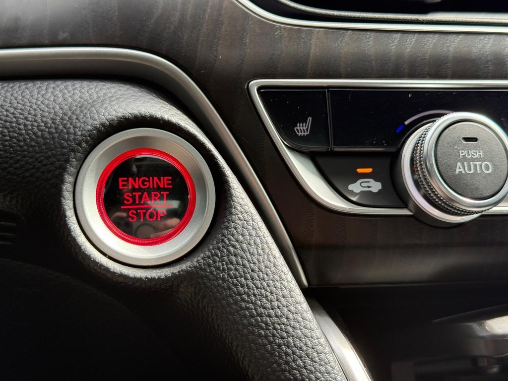 Honda Accord Sedan Vehicle Full-screen Gallery Image 19