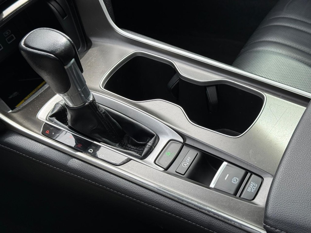 Honda Accord Sedan Vehicle Full-screen Gallery Image 20