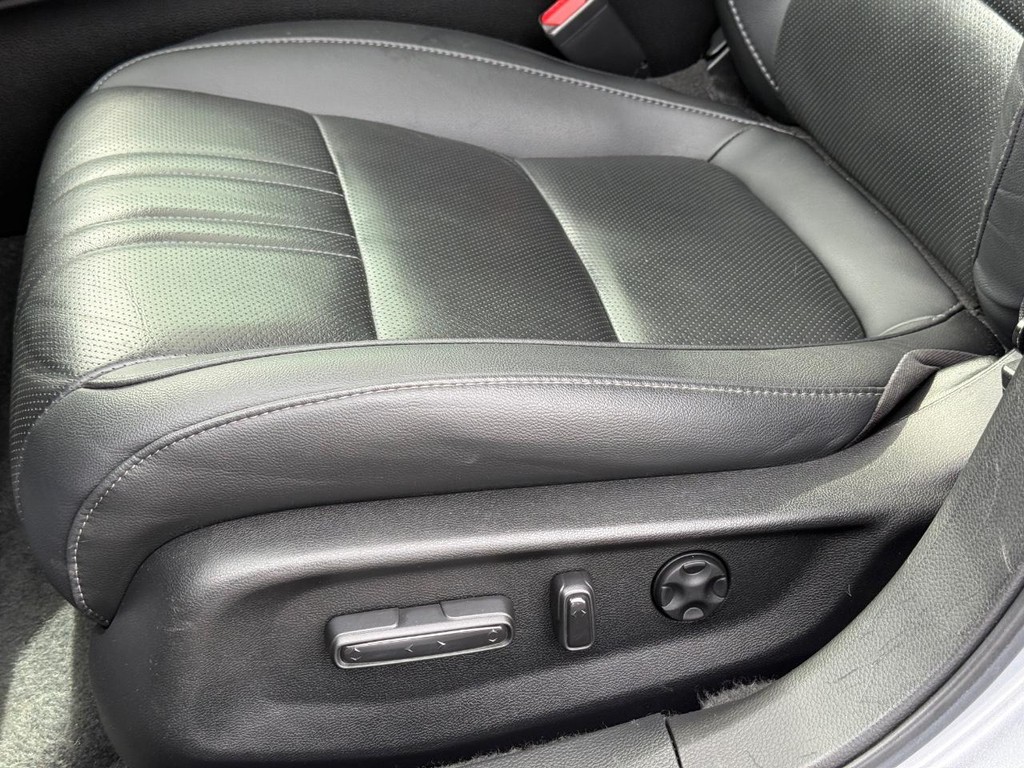 Honda Accord Sedan Vehicle Full-screen Gallery Image 24