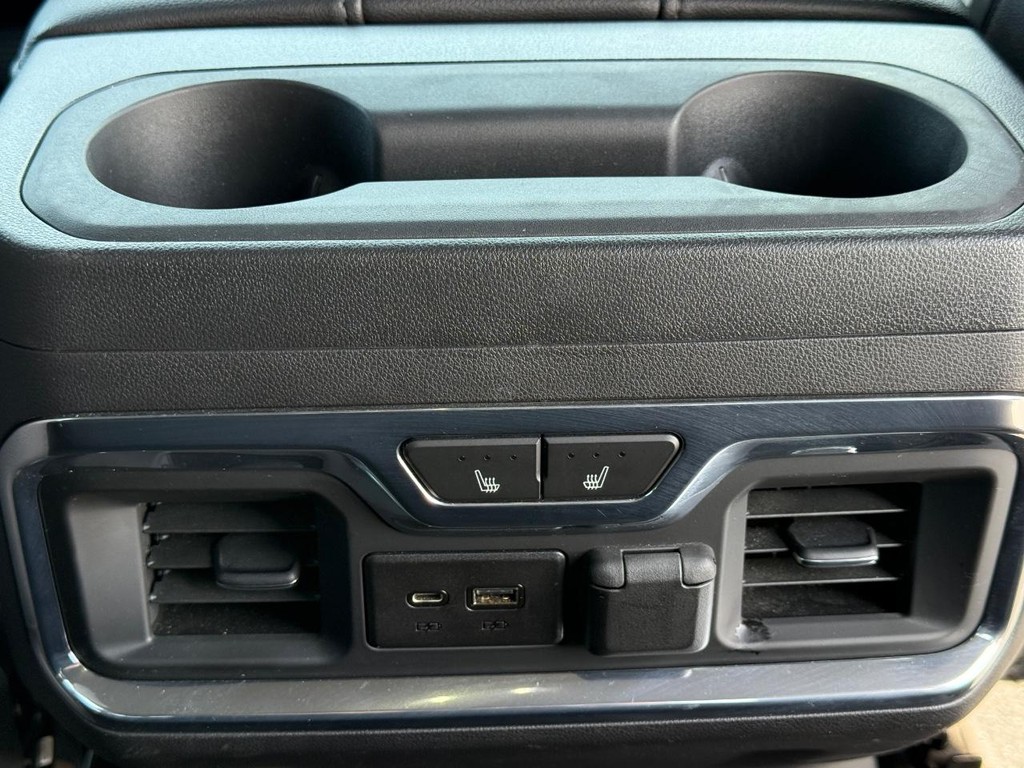 Chevrolet Silverado 1500 Vehicle Full-screen Gallery Image 11