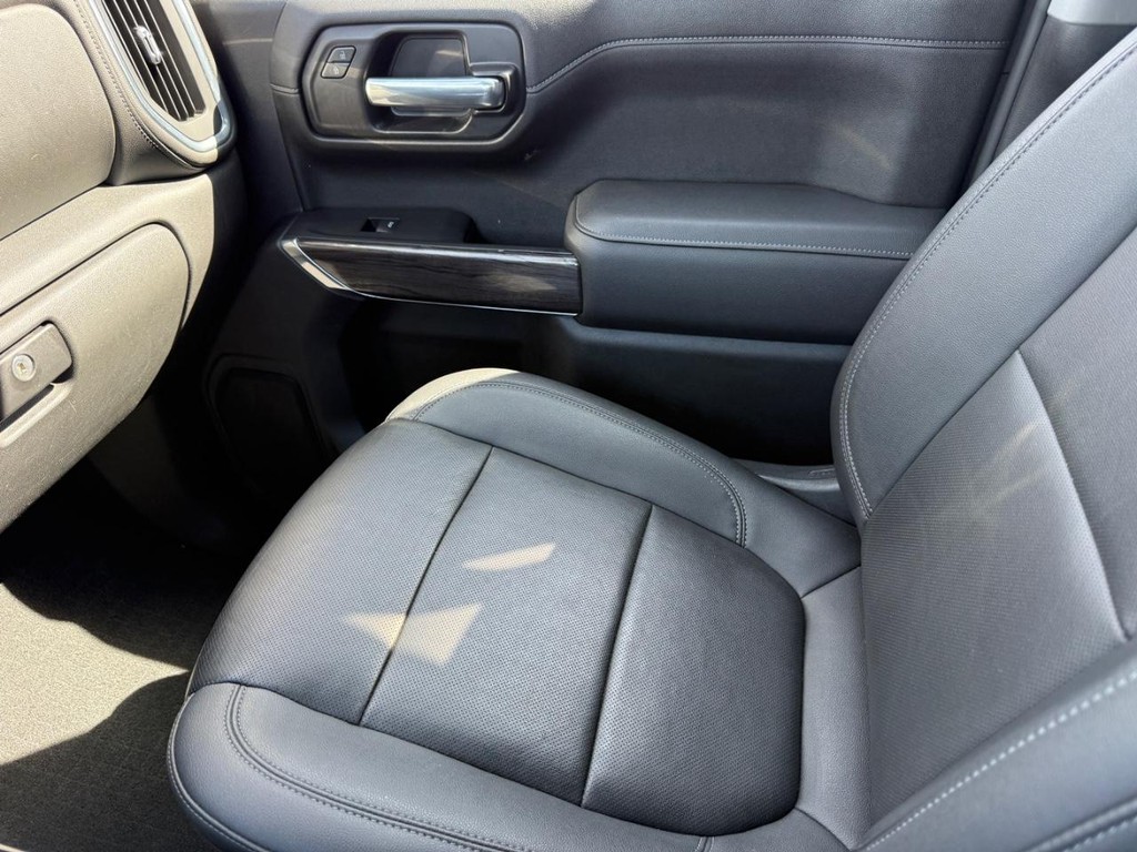 Chevrolet Silverado 1500 Vehicle Full-screen Gallery Image 19