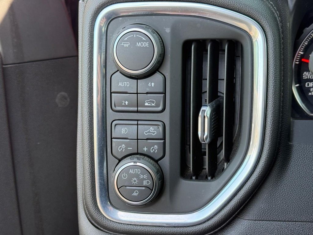Chevrolet Silverado 1500 Vehicle Full-screen Gallery Image 21