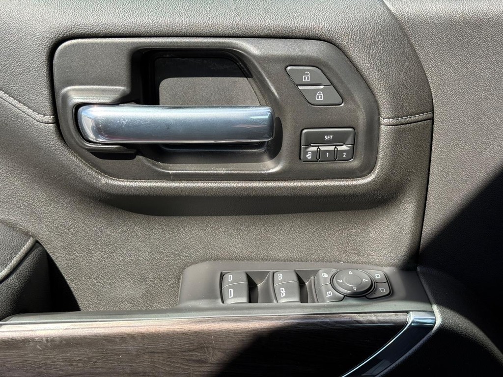 Chevrolet Silverado 1500 Vehicle Full-screen Gallery Image 22