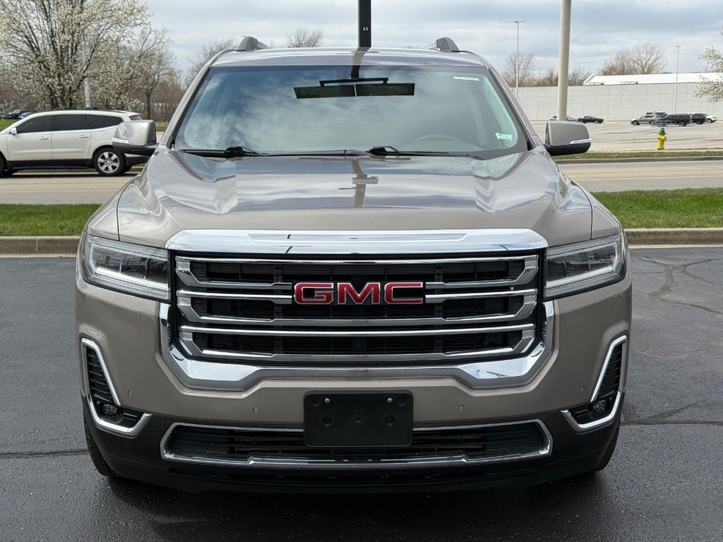 GMC Acadia Vehicle Full-screen Gallery Image 09