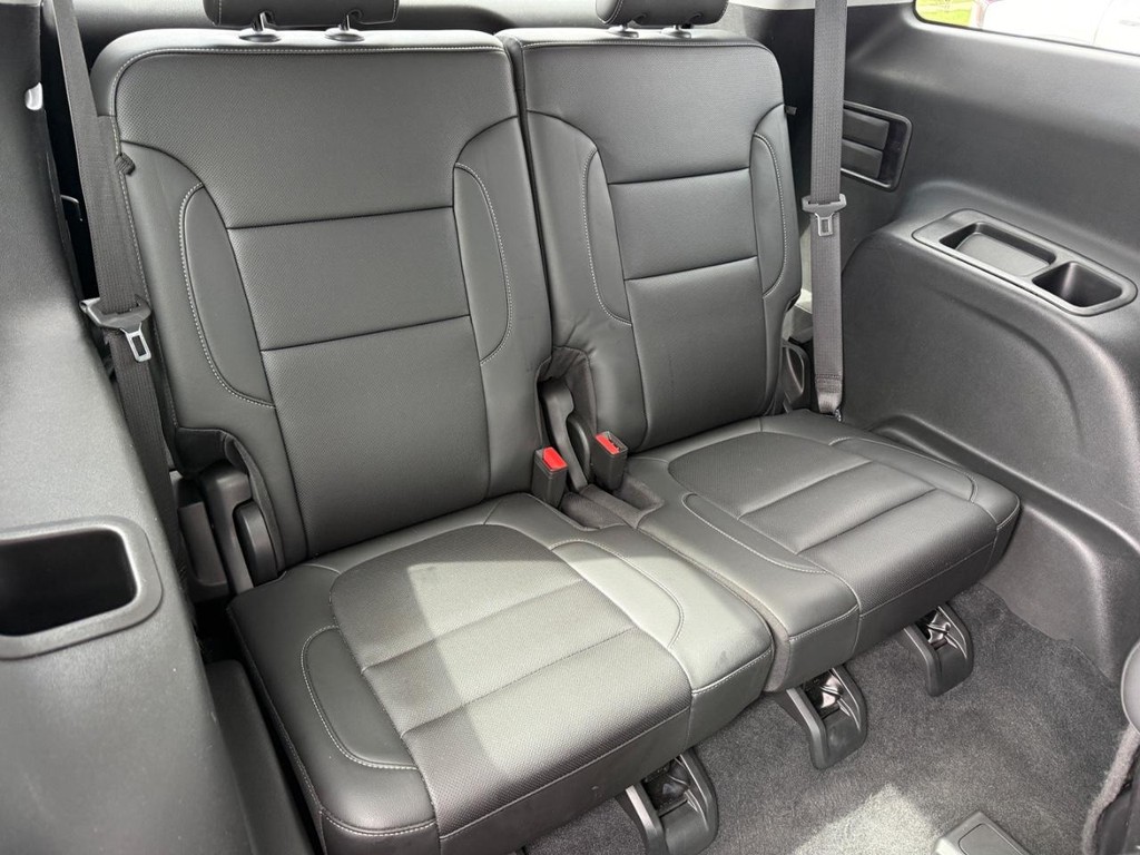 GMC Acadia Vehicle Full-screen Gallery Image 10