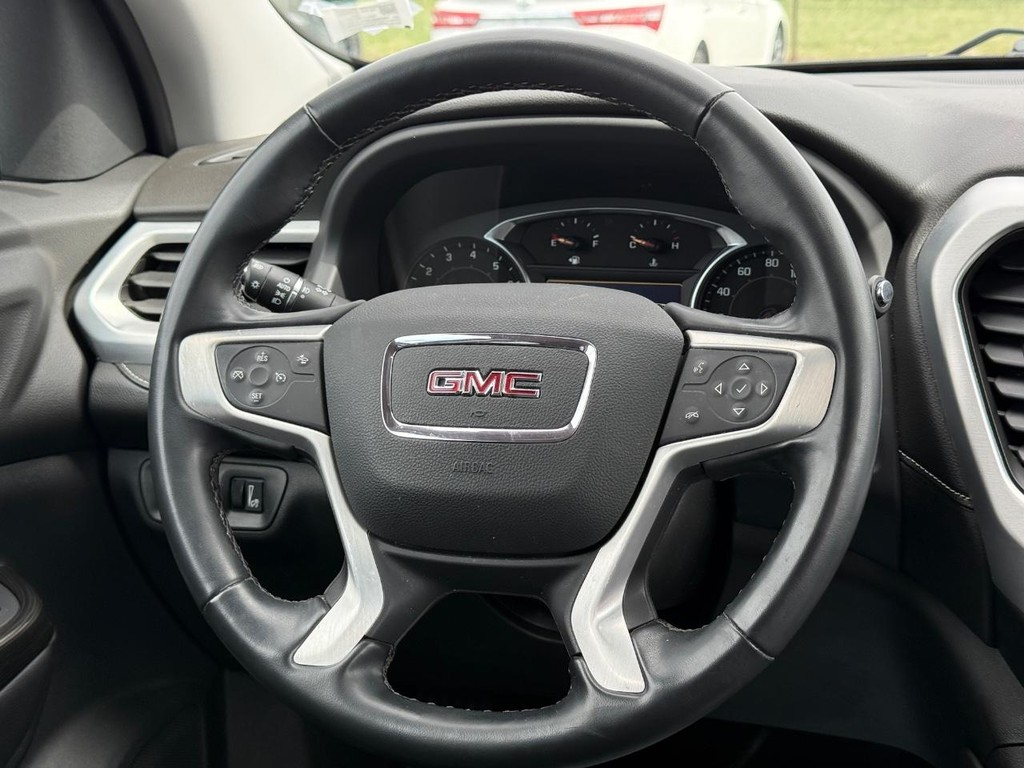 GMC Acadia Vehicle Full-screen Gallery Image 13