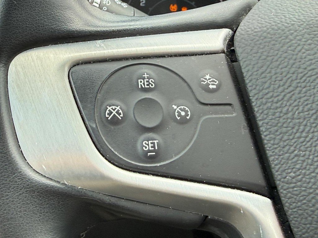 GMC Acadia Vehicle Full-screen Gallery Image 14