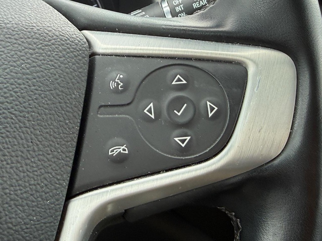 GMC Acadia Vehicle Full-screen Gallery Image 15