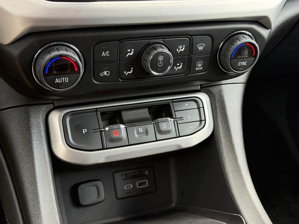 GMC Acadia Vehicle Full-screen Gallery Image 19