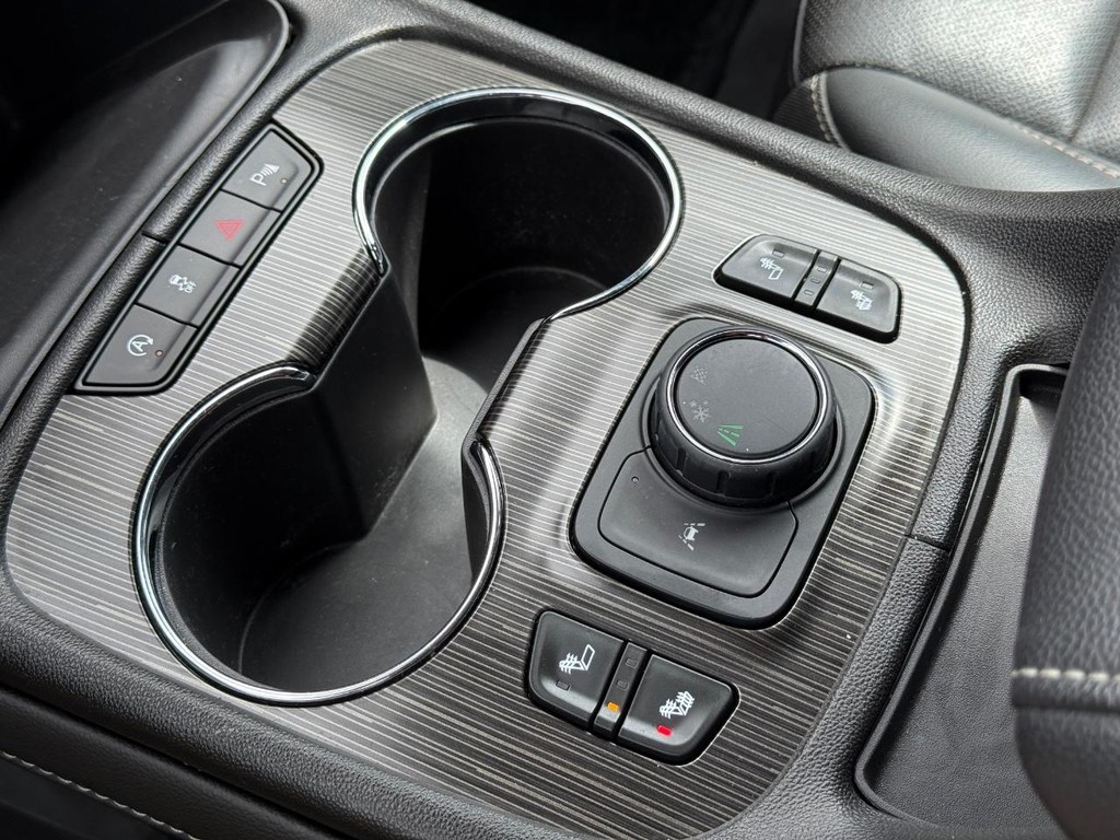 GMC Acadia Vehicle Full-screen Gallery Image 20