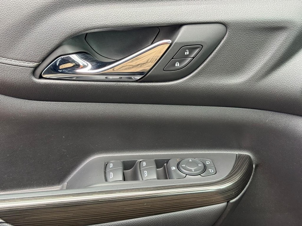 GMC Acadia Vehicle Full-screen Gallery Image 23