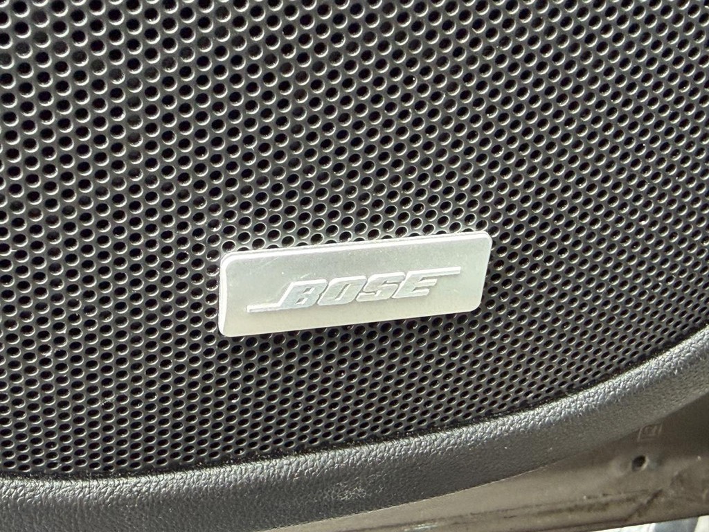 GMC Acadia Vehicle Full-screen Gallery Image 24