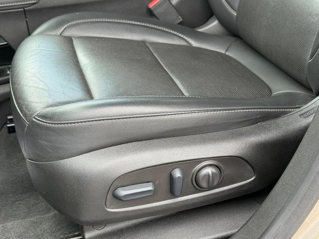 GMC Acadia Vehicle Full-screen Gallery Image 25