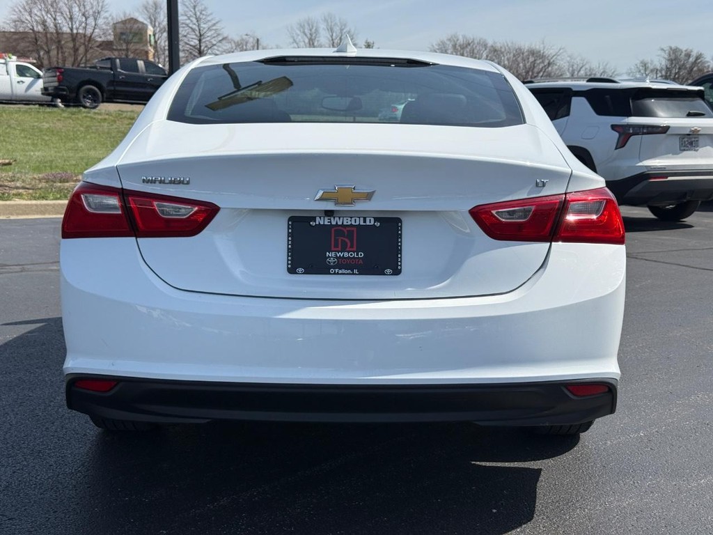 Chevrolet Malibu Vehicle Full-screen Gallery Image 04