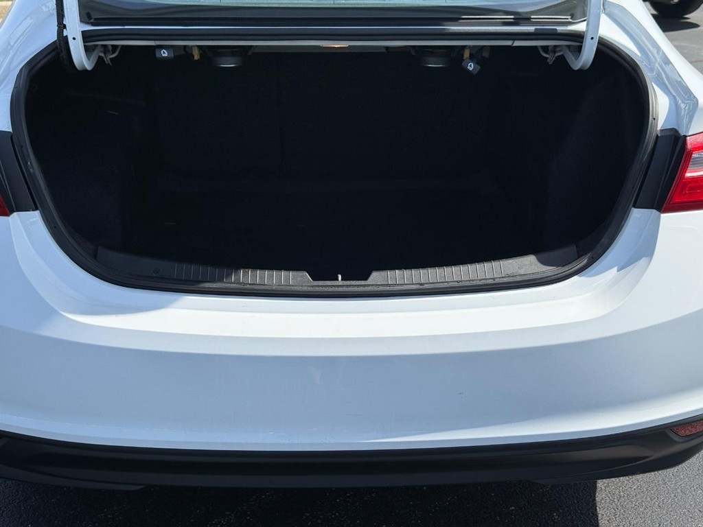 Chevrolet Malibu Vehicle Full-screen Gallery Image 06