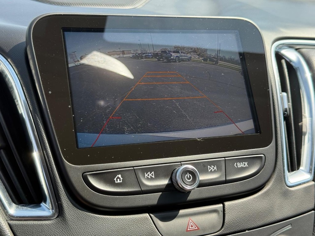 Chevrolet Malibu Vehicle Full-screen Gallery Image 15