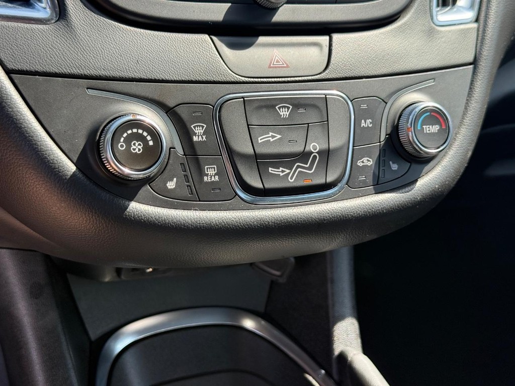 Chevrolet Malibu Vehicle Full-screen Gallery Image 16