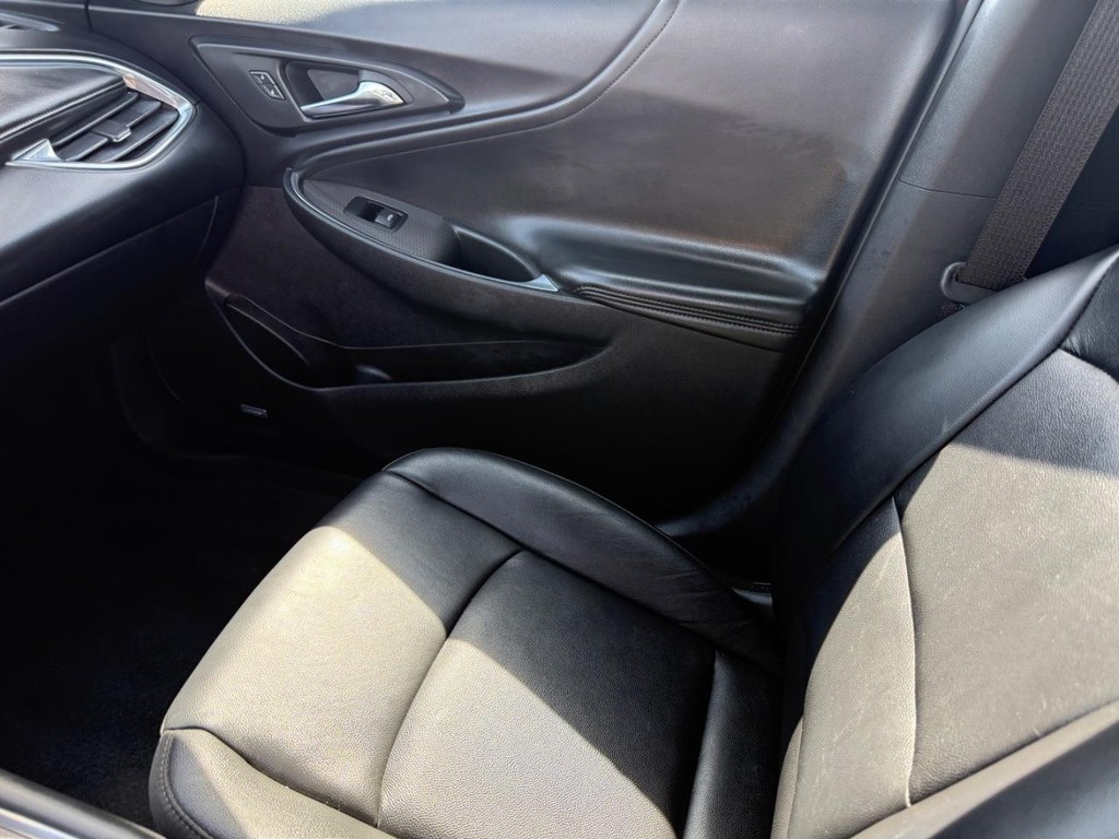 Chevrolet Malibu Vehicle Full-screen Gallery Image 18