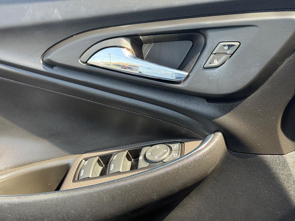 Chevrolet Malibu Vehicle Full-screen Gallery Image 20