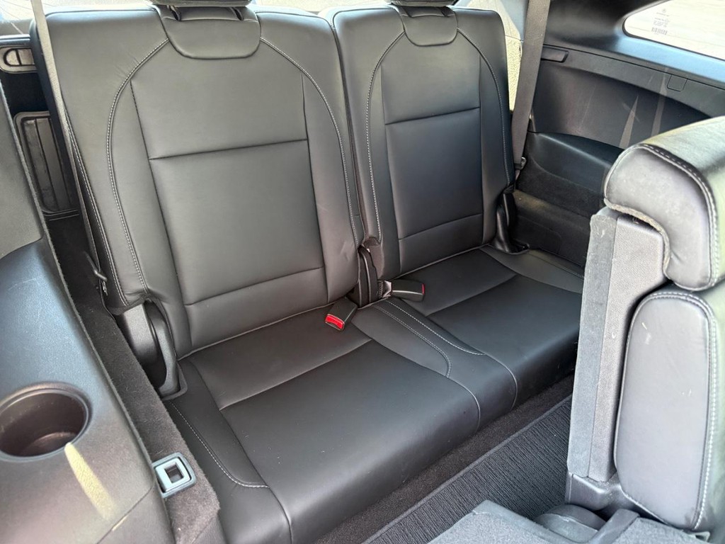 Acura MDX Vehicle Full-screen Gallery Image 10