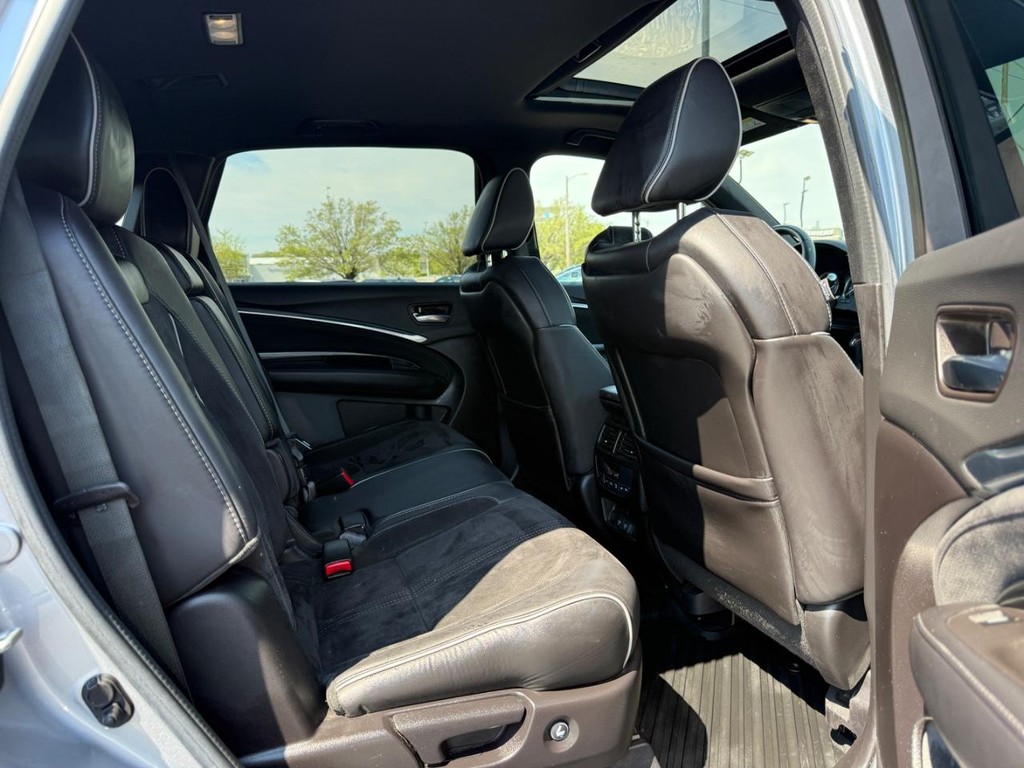 Acura MDX Vehicle Full-screen Gallery Image 11