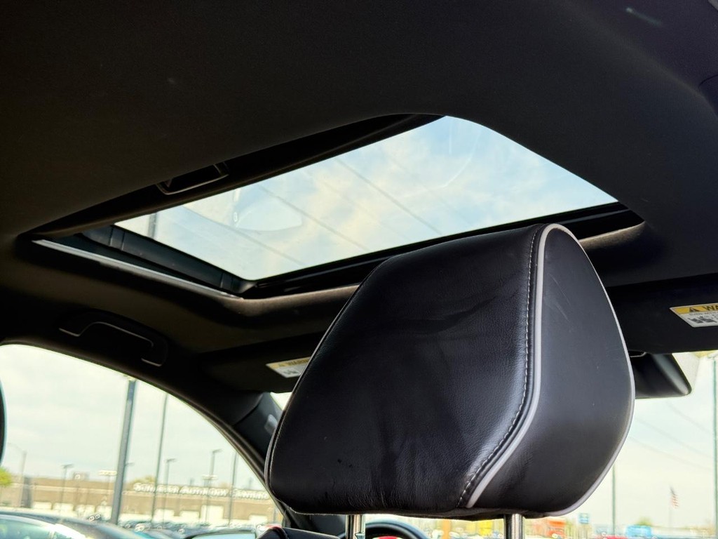 Acura MDX Vehicle Full-screen Gallery Image 12