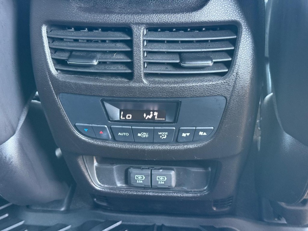Acura MDX Vehicle Full-screen Gallery Image 13