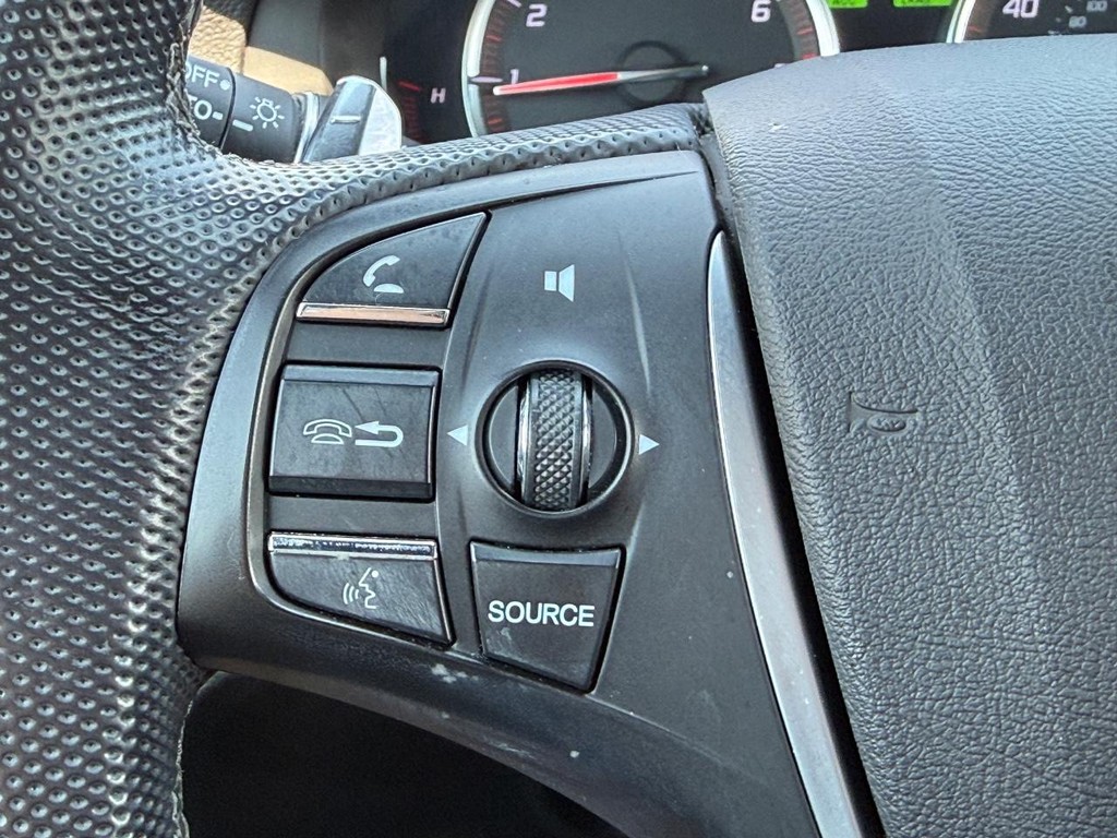 Acura MDX Vehicle Full-screen Gallery Image 16