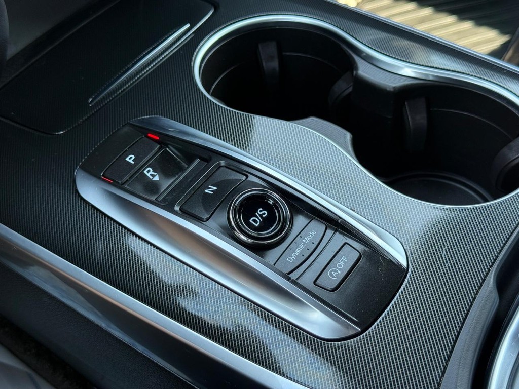 Acura MDX Vehicle Full-screen Gallery Image 23