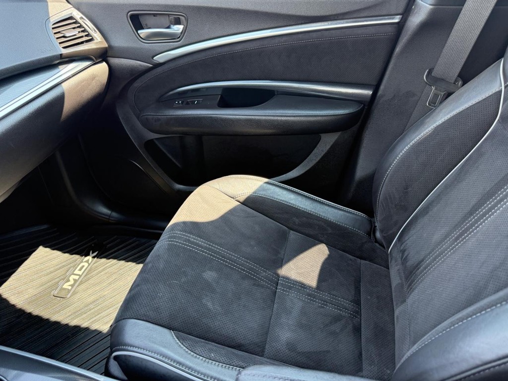 Acura MDX Vehicle Full-screen Gallery Image 24