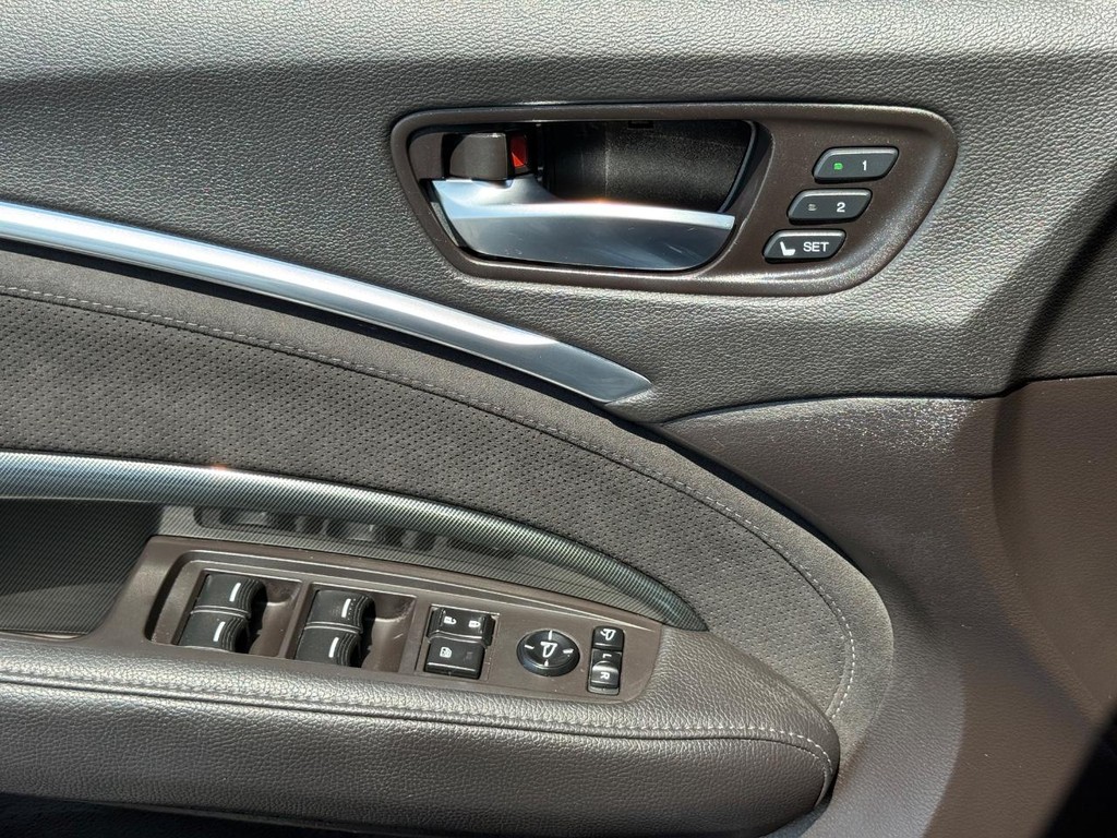Acura MDX Vehicle Full-screen Gallery Image 26