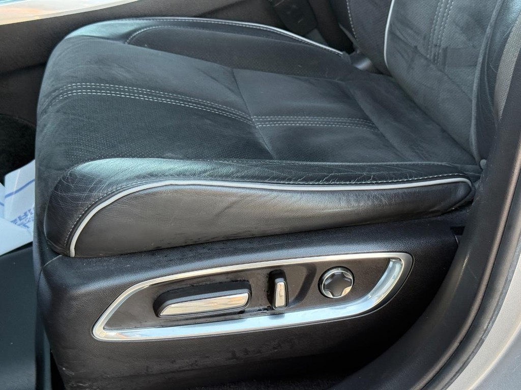 Acura MDX Vehicle Full-screen Gallery Image 27