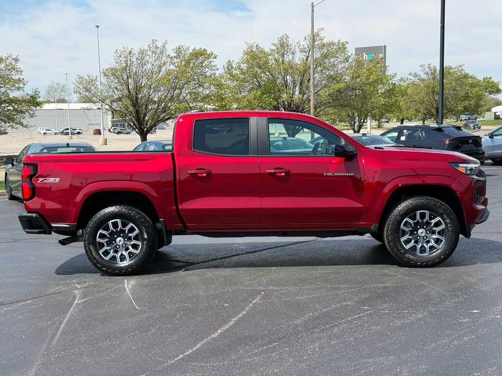 Chevrolet Colorado Vehicle Full-screen Gallery Image 02