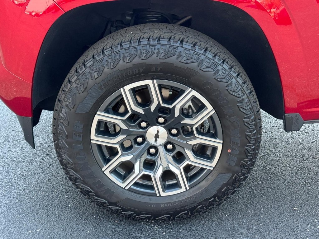 Chevrolet Colorado Vehicle Full-screen Gallery Image 07