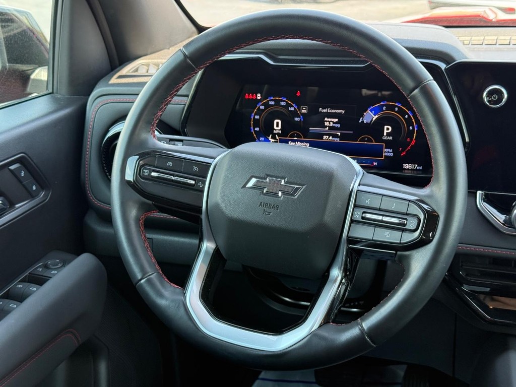 Chevrolet Colorado Vehicle Full-screen Gallery Image 12