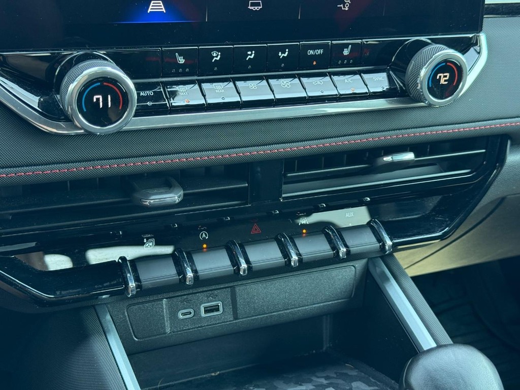 Chevrolet Colorado Vehicle Full-screen Gallery Image 18