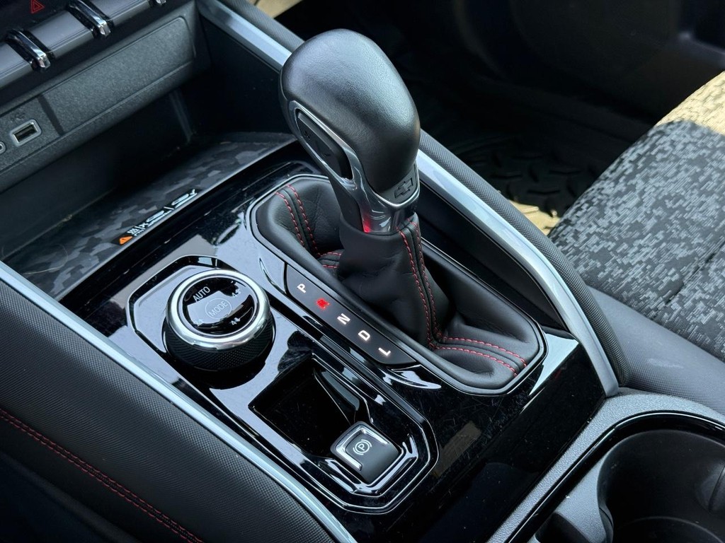 Chevrolet Colorado Vehicle Full-screen Gallery Image 19